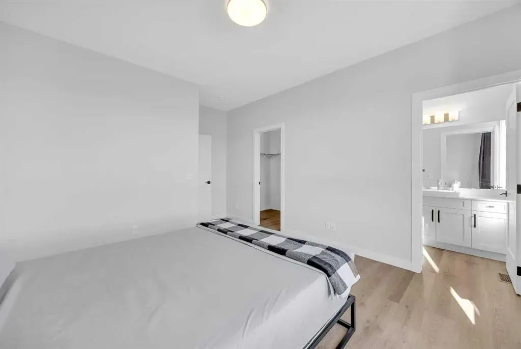 32 Silverton Glen Green SW