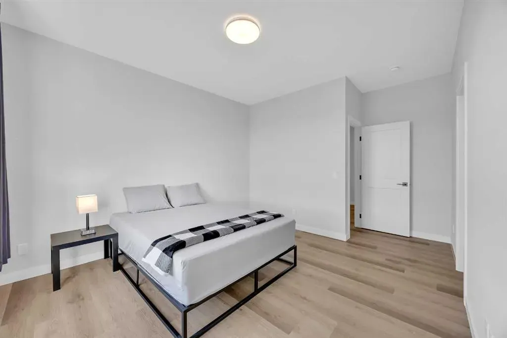 32 Silverton Glen Green SW