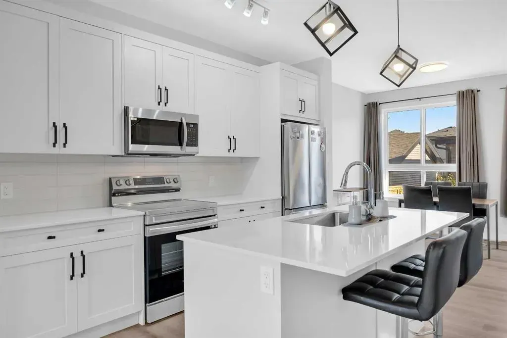 32 Silverton Glen Green SW