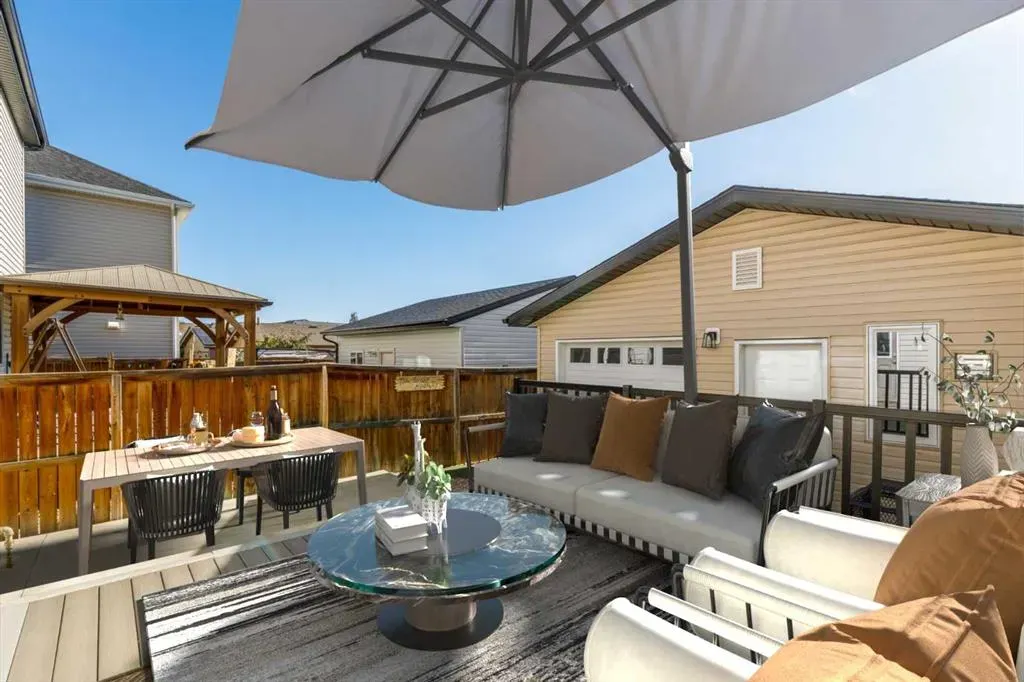 232 Copperpond Parade SE
