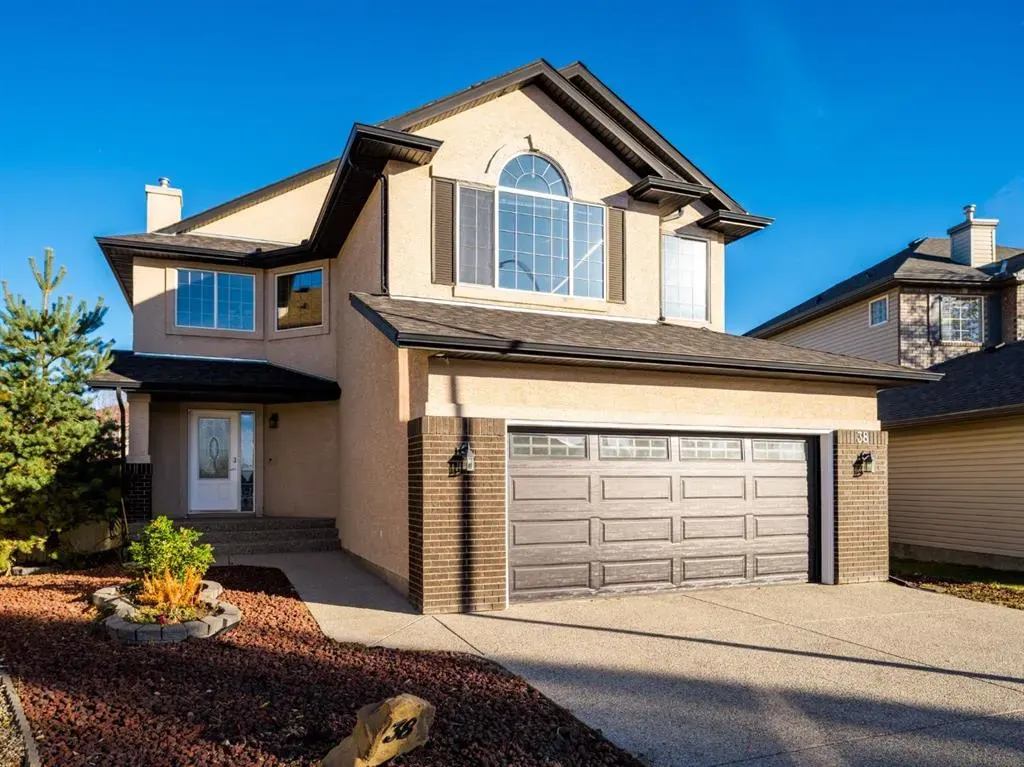 38 Simcoe Crescent SW