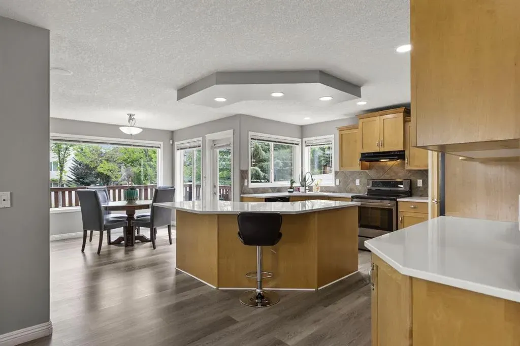 38 Simcoe Crescent SW