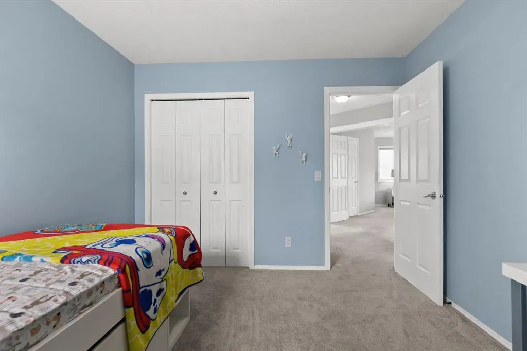 38 Simcoe Crescent SW