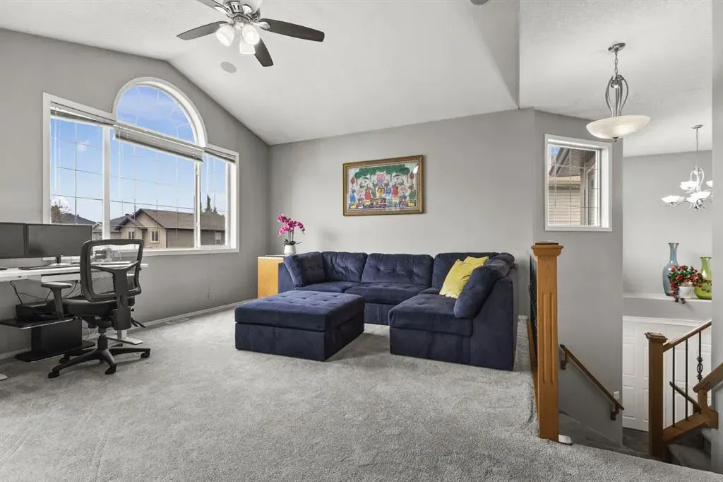 38 Simcoe Crescent SW