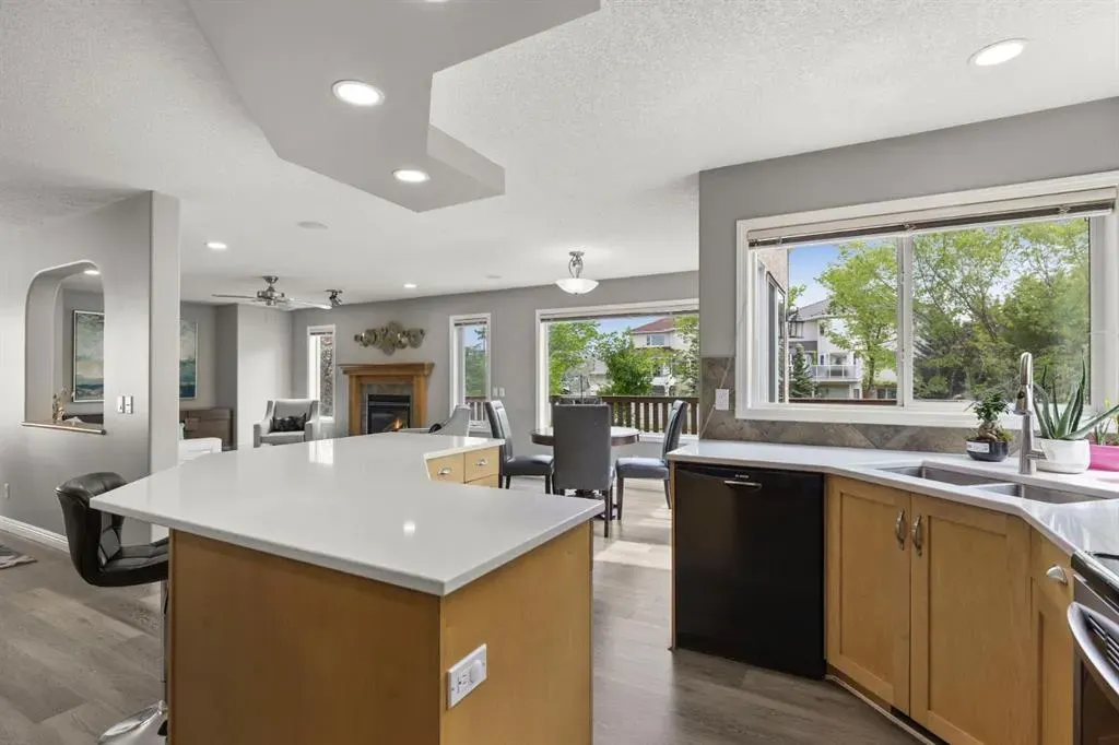 38 Simcoe Crescent SW