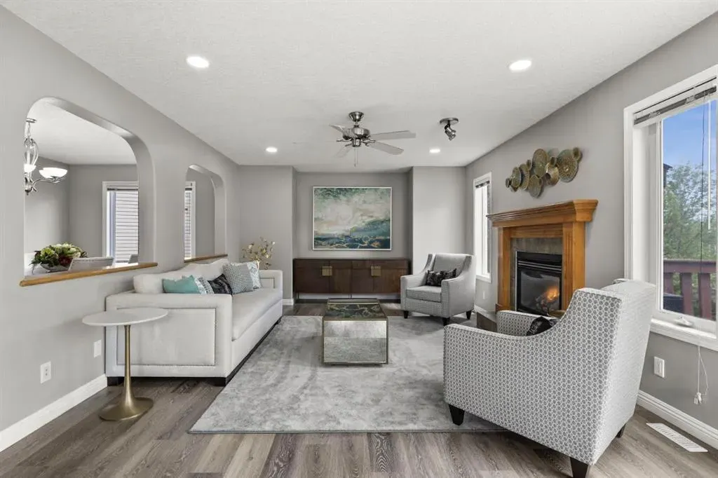 38 Simcoe Crescent SW