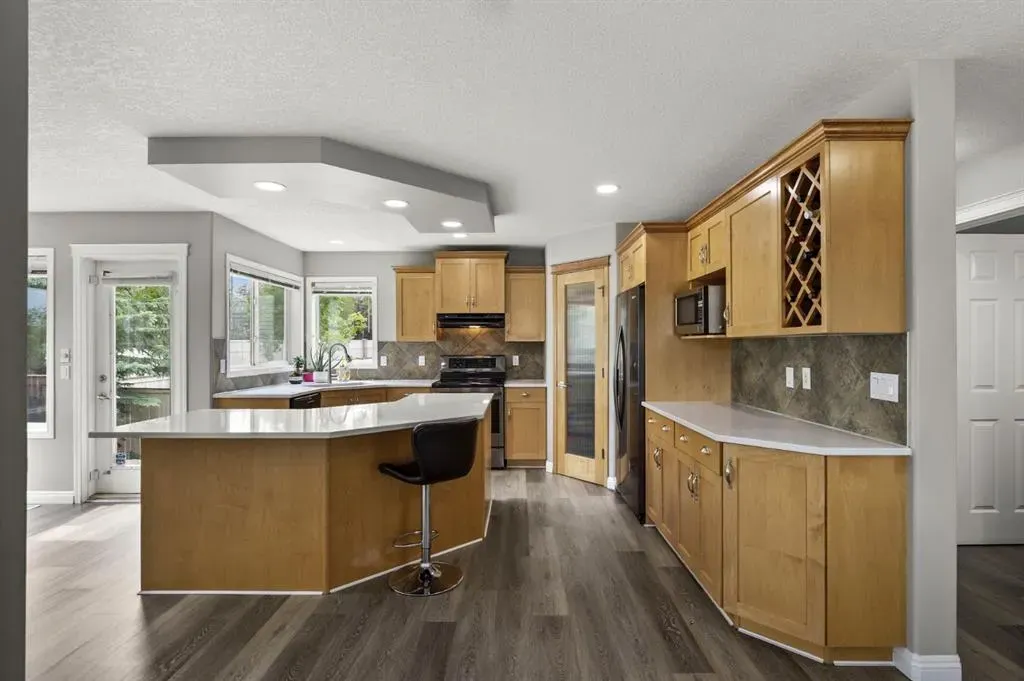 38 Simcoe Crescent SW