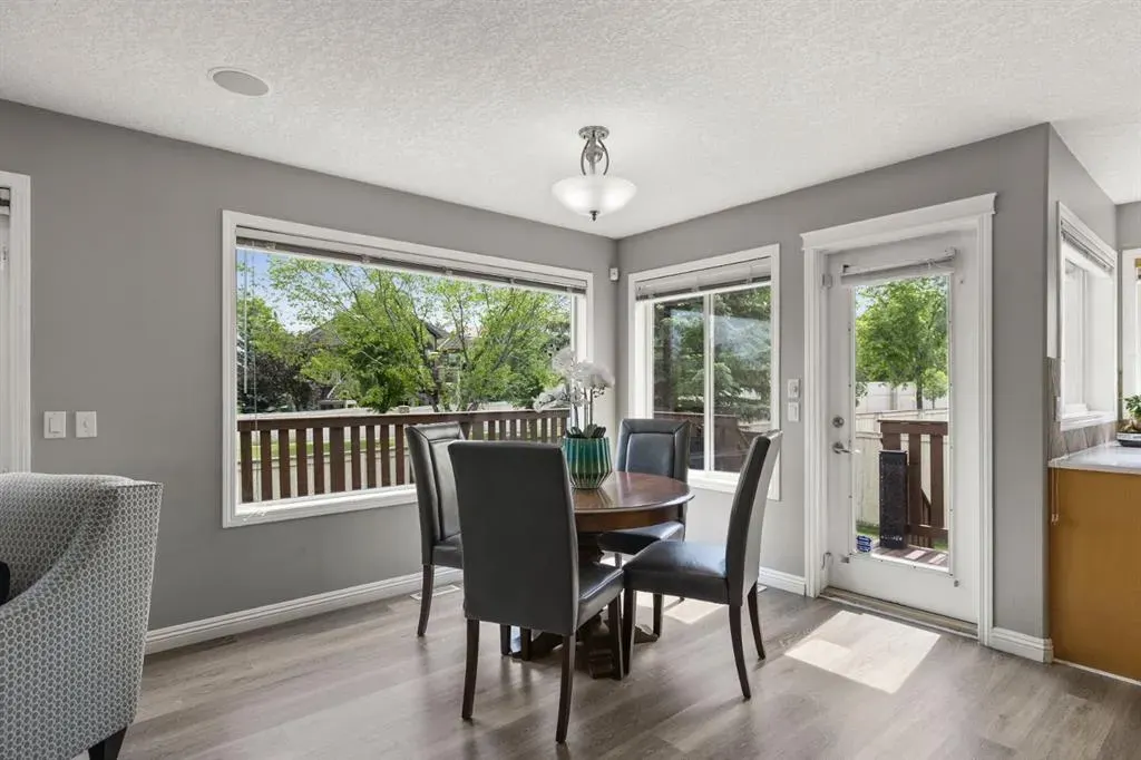 38 Simcoe Crescent SW