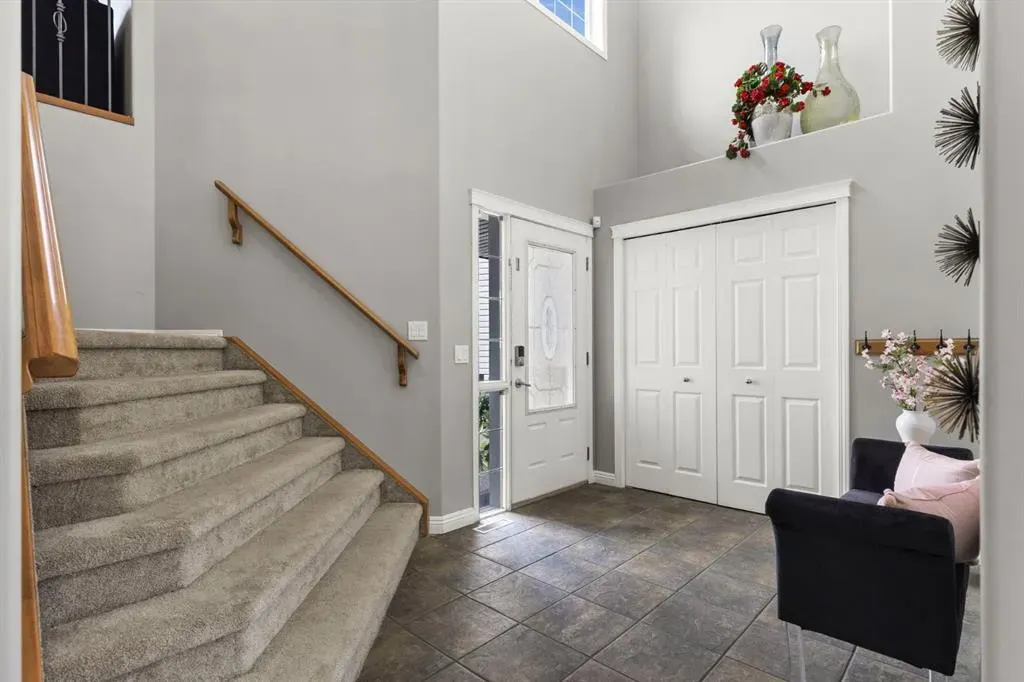 38 Simcoe Crescent SW