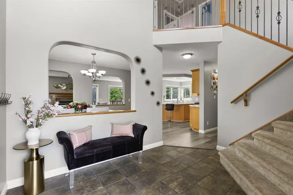 38 Simcoe Crescent SW