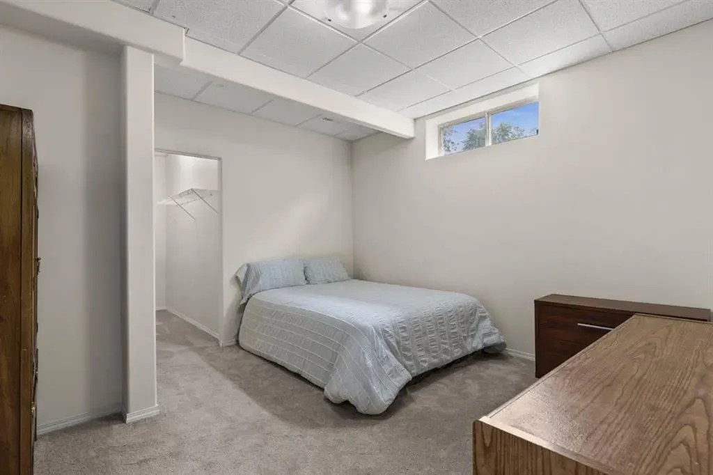 38 Simcoe Crescent SW