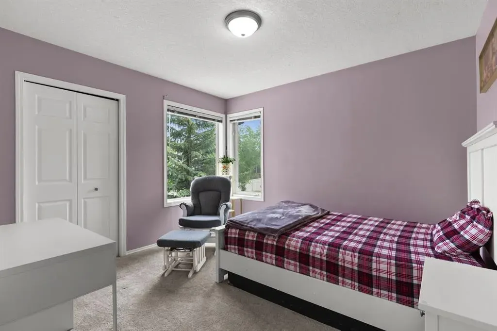 38 Simcoe Crescent SW