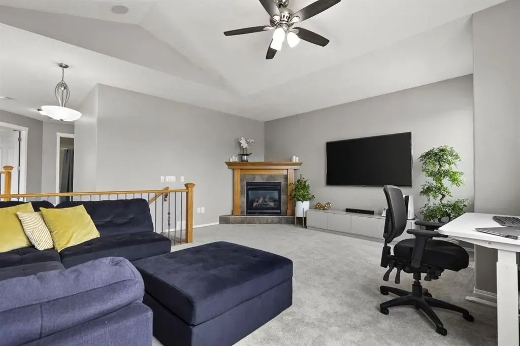 38 Simcoe Crescent SW