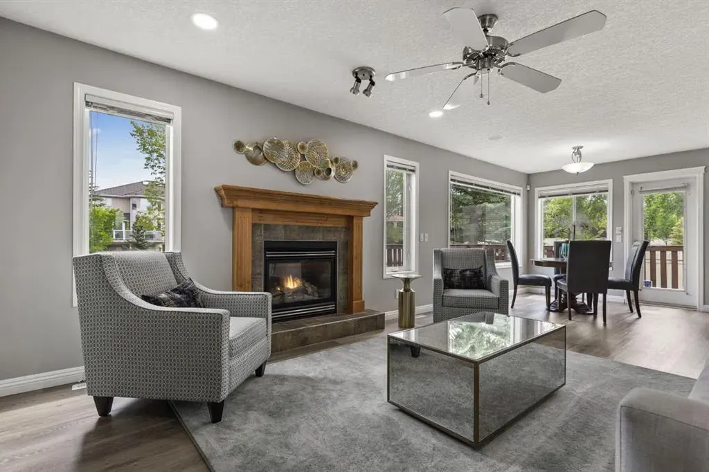 38 Simcoe Crescent SW