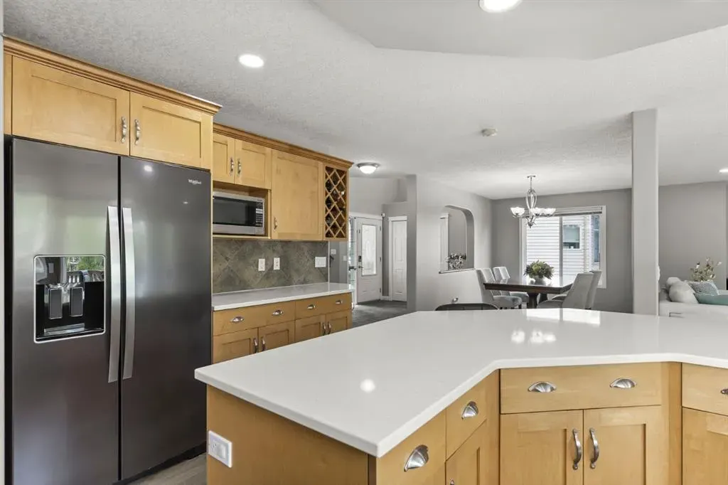 38 Simcoe Crescent SW