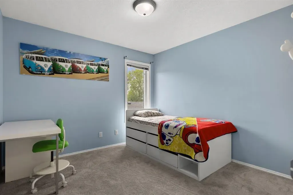 38 Simcoe Crescent SW