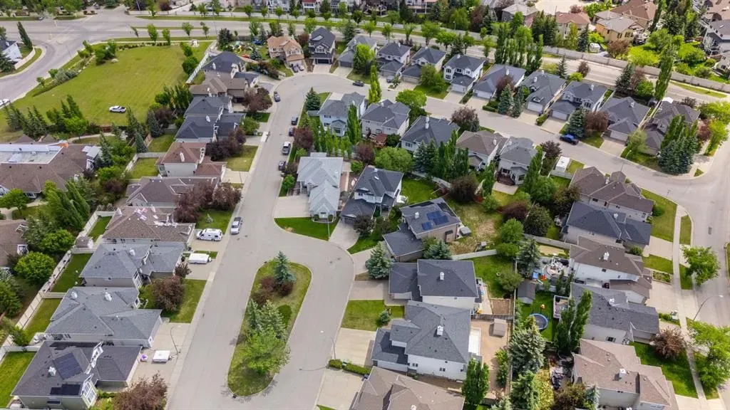 38 Simcoe Crescent SW