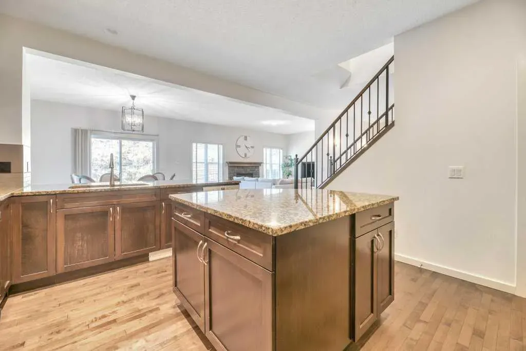 323 St Moritz Drive SW