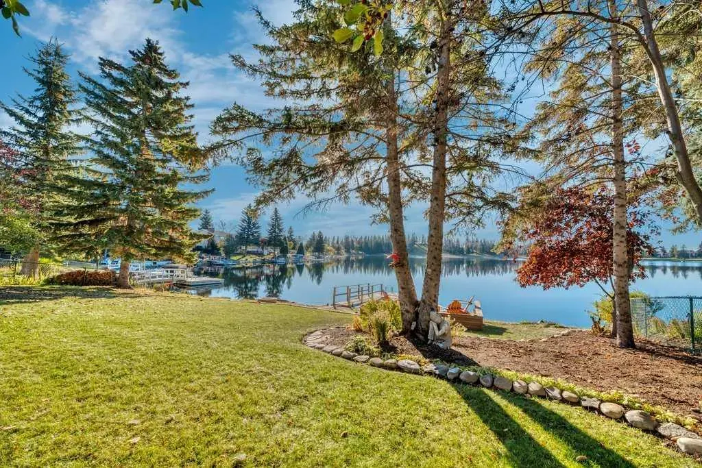15 Midlake Green SE