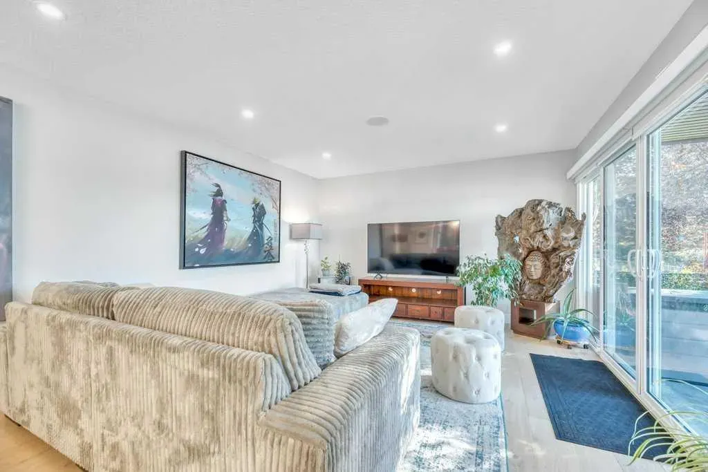 15 Midlake Green SE