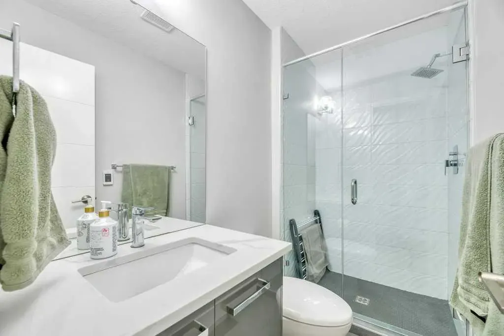 15 Midlake Green SE