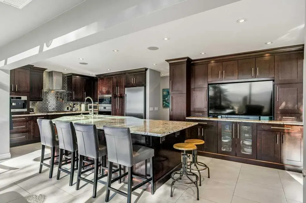 276 Edenwold Drive NW