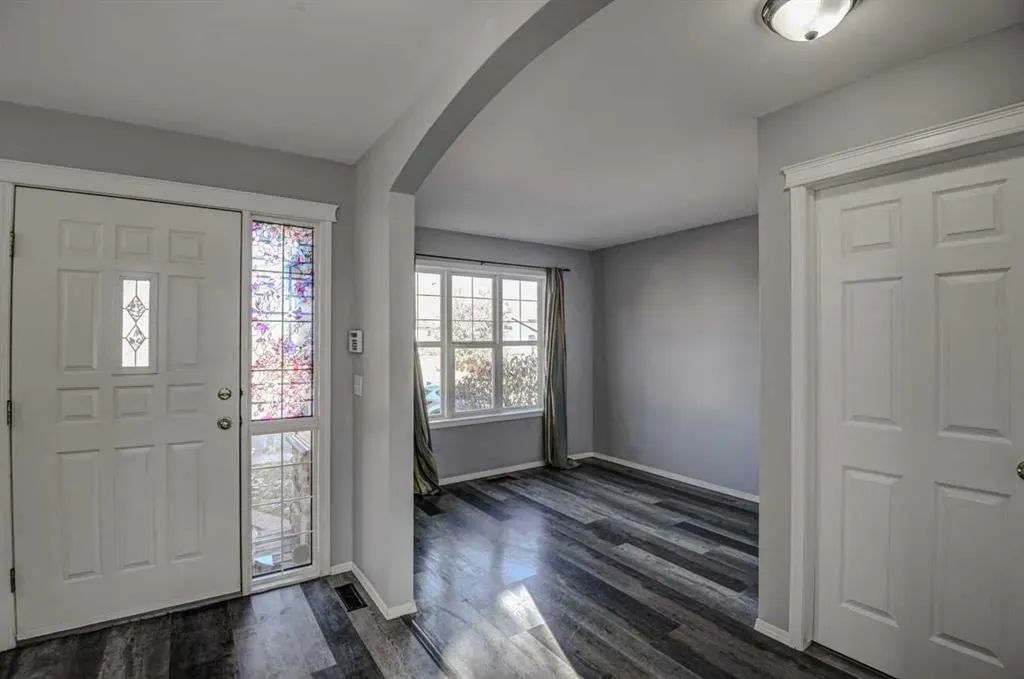 61 Everstone Avenue SW