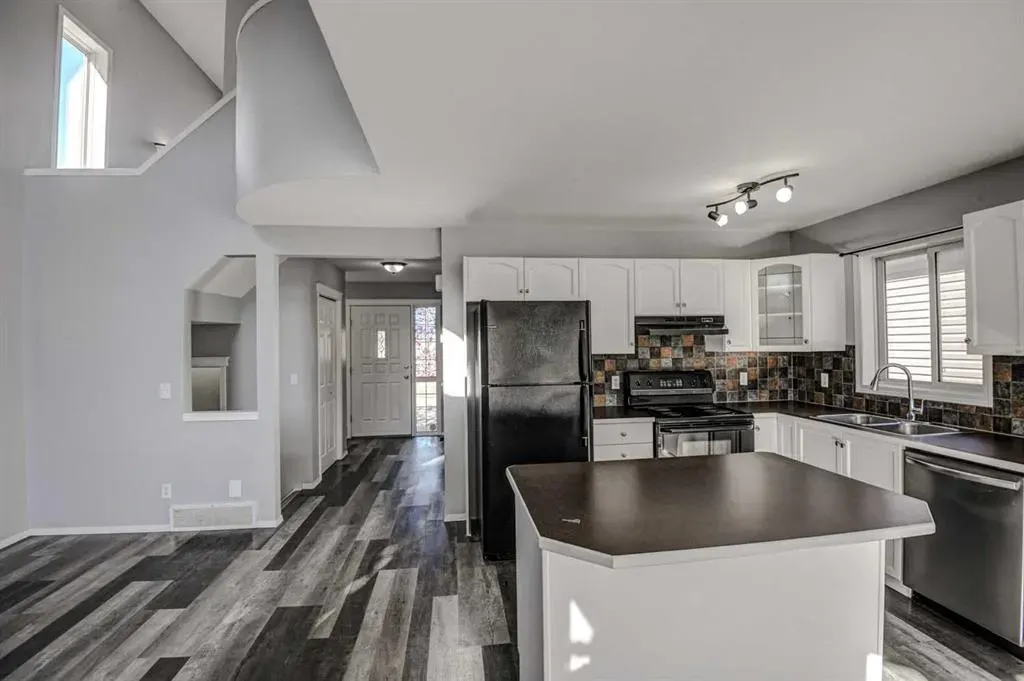 61 Everstone Avenue SW