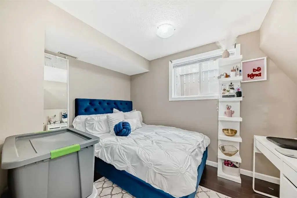 30 Falmere Way NE