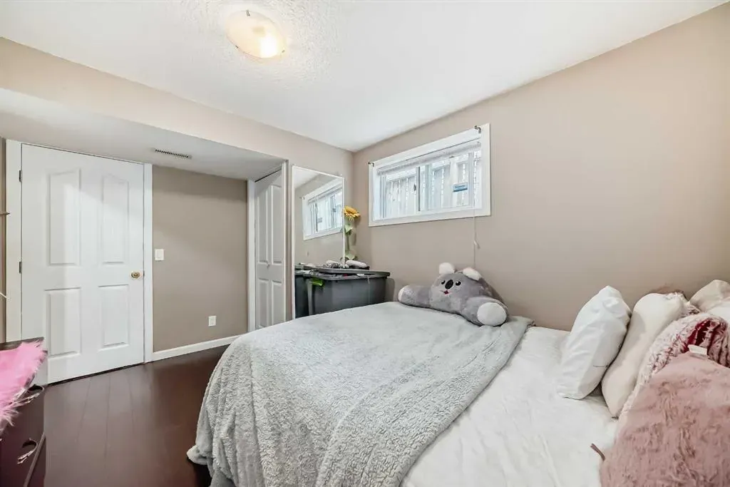 30 Falmere Way NE