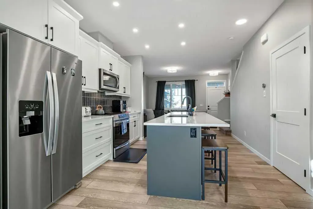 325 Ellen Park