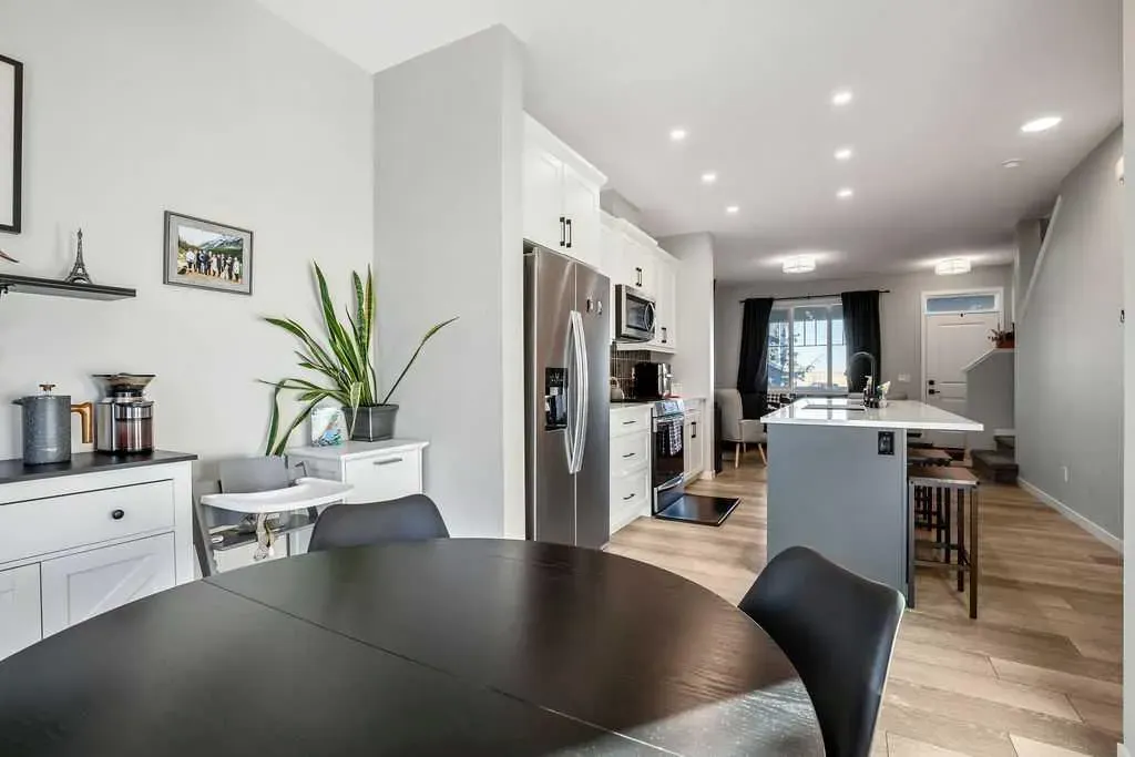 325 Ellen Park