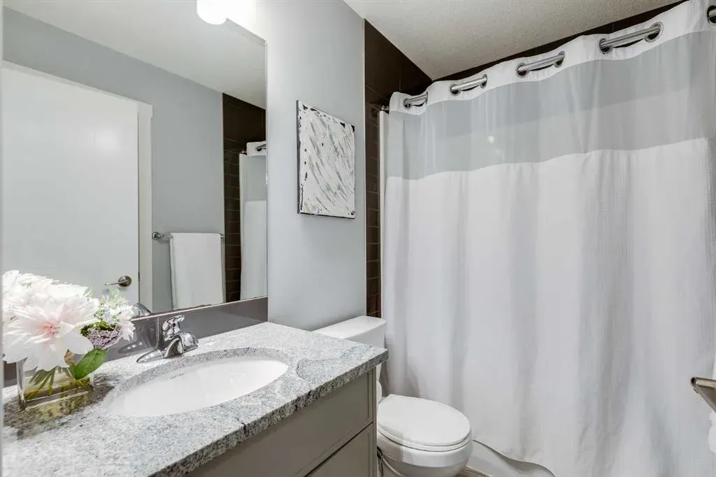 1037 Chinook Gate Heath SW