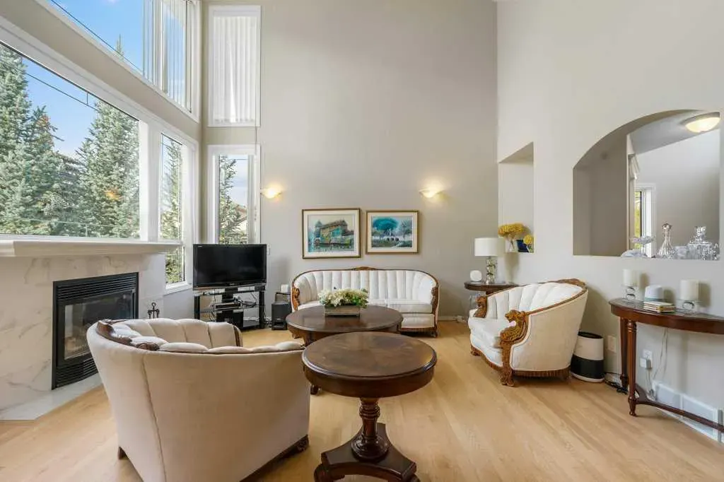 23 Valley Ponds Way NW