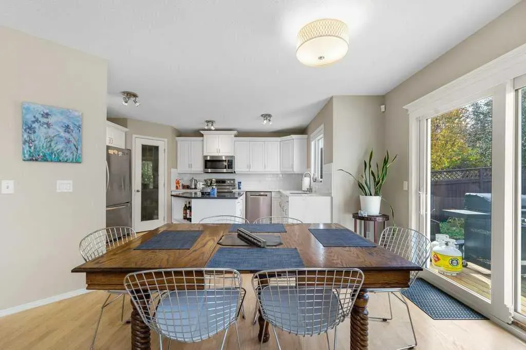 23 Valley Ponds Way NW