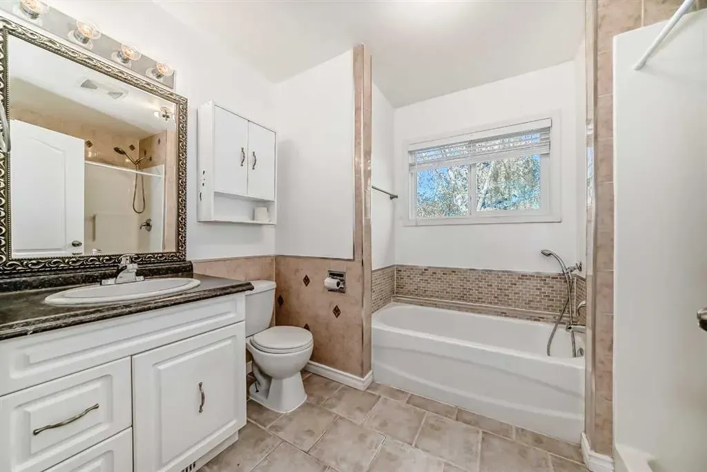 1942 Cottonwood Crescent SE