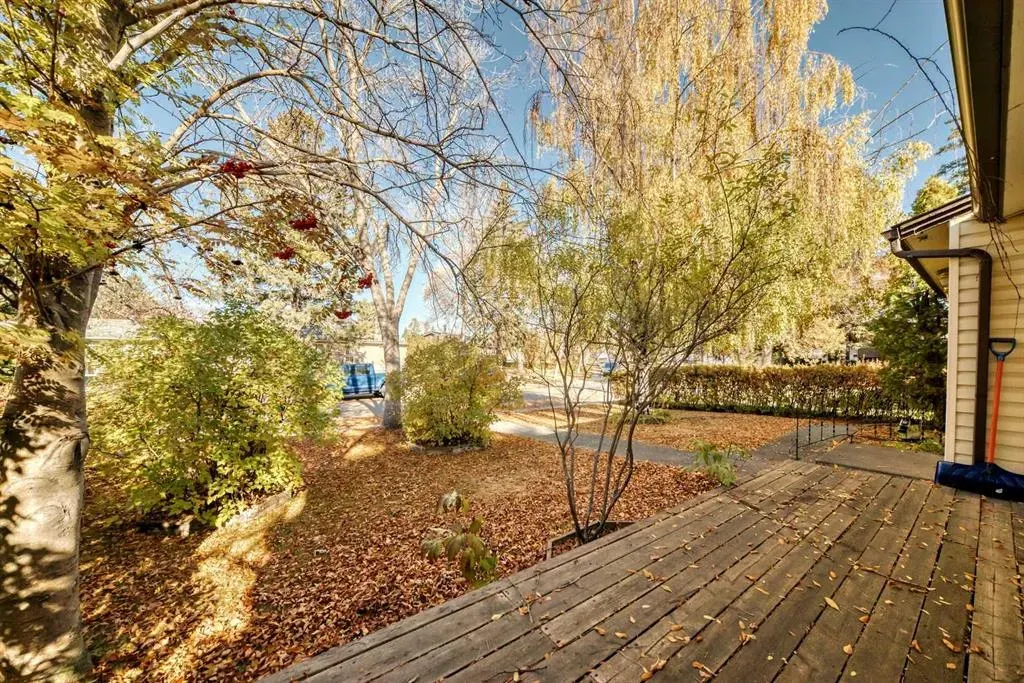 1942 Cottonwood Crescent SE