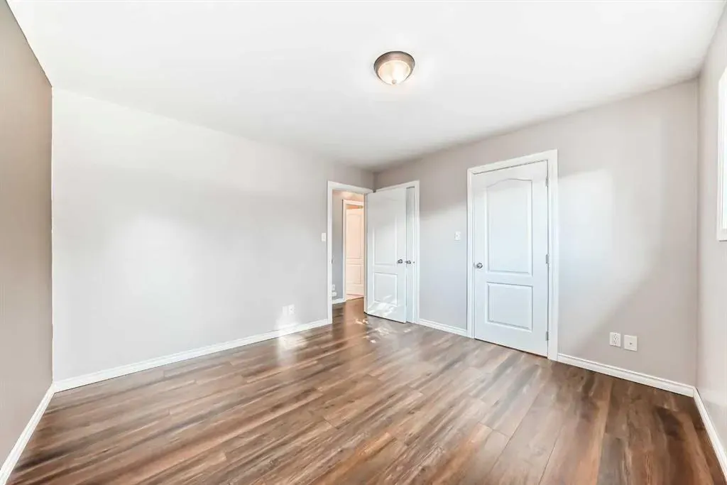 1942 Cottonwood Crescent SE