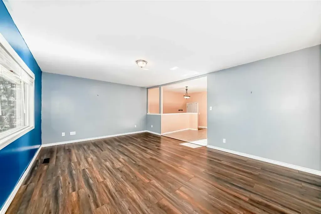 1942 Cottonwood Crescent SE