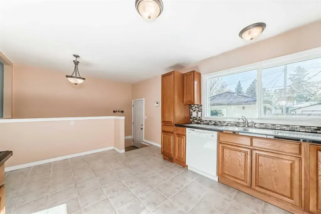1942 Cottonwood Crescent SE