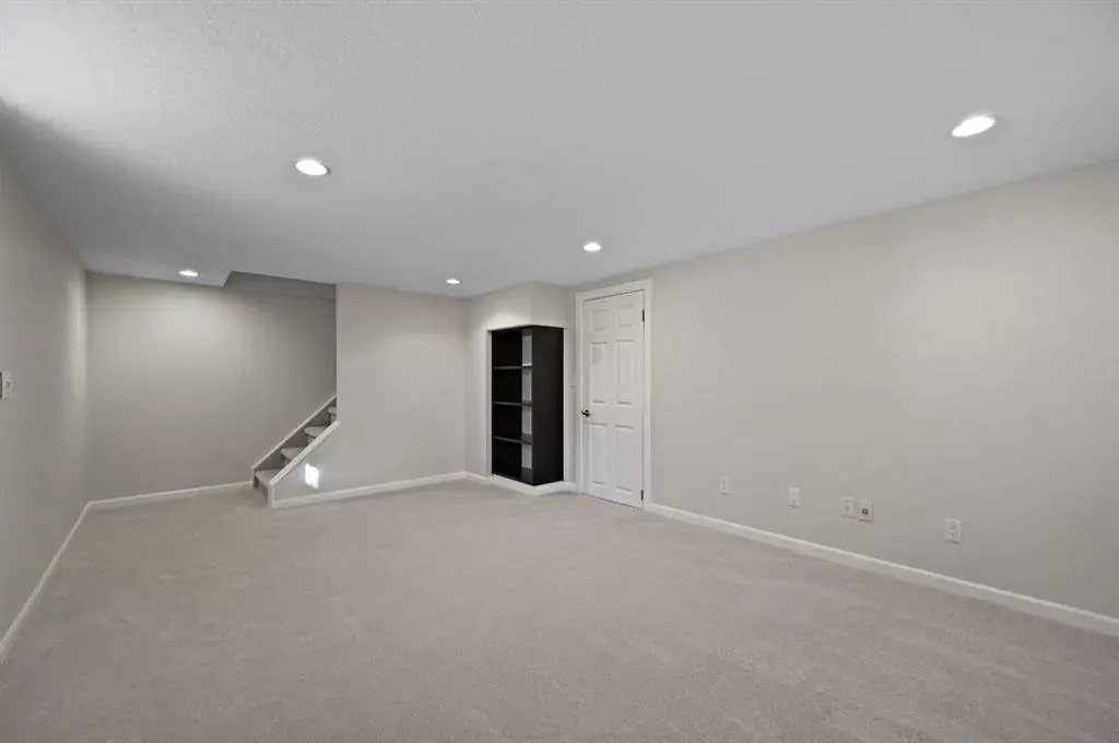571 Killarney Glen Court SW