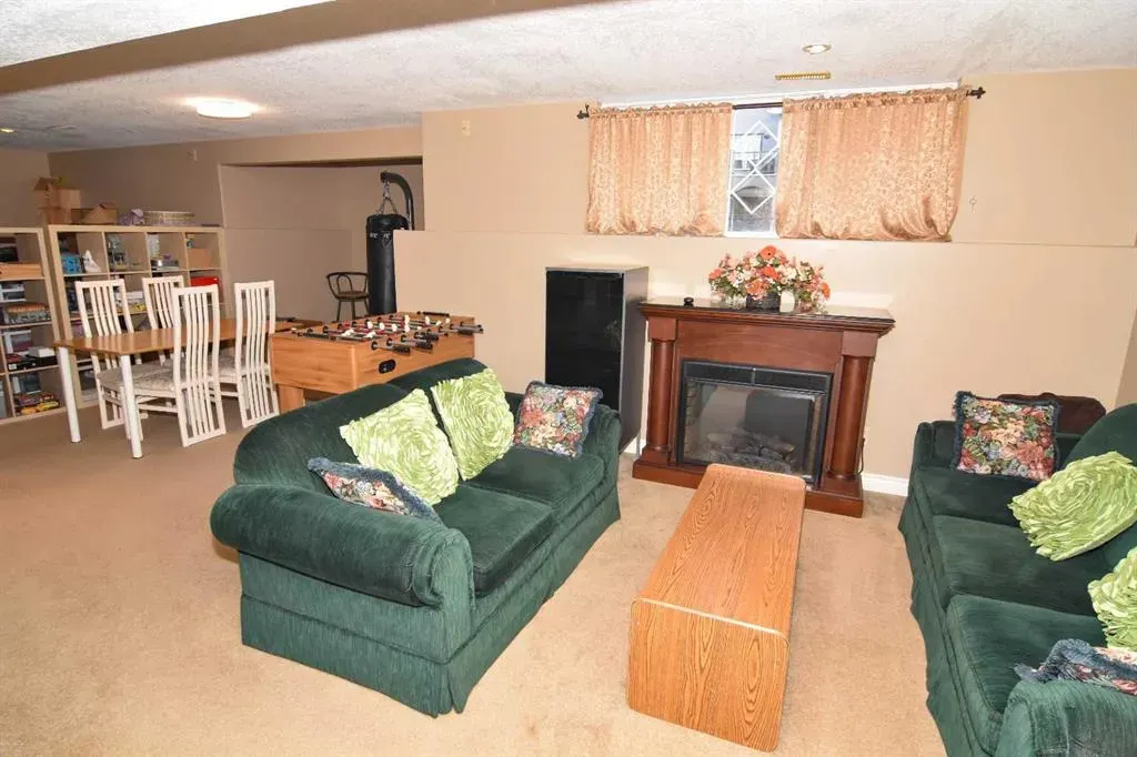 107 Panatella Close NW