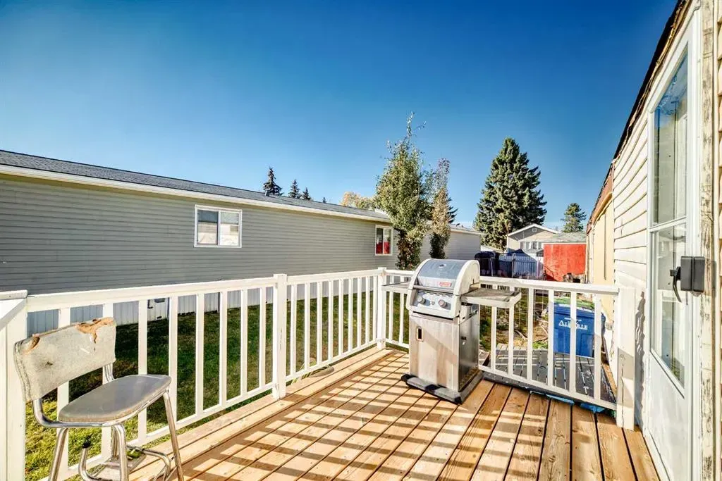 649 Main Street N, #11