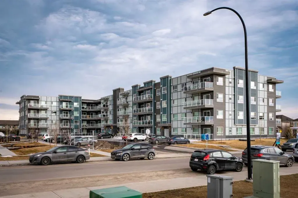 40 Carrington Plaza NW, #215