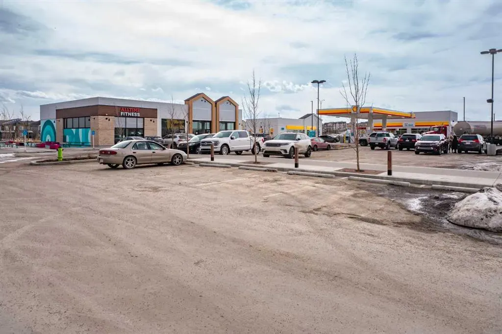 40 Carrington Plaza NW, #215