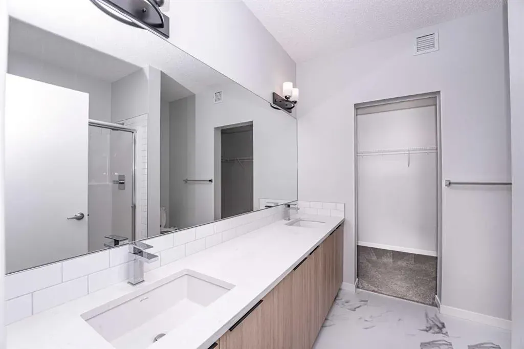 40 Carrington Plaza NW, #215
