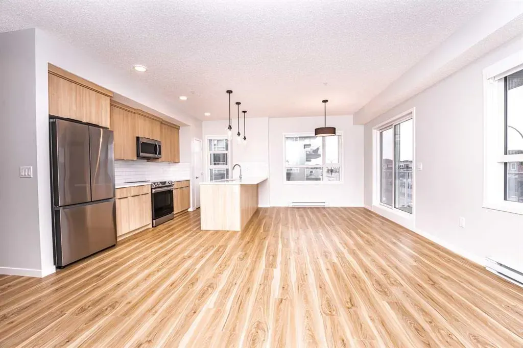 40 Carrington Plaza NW, #215