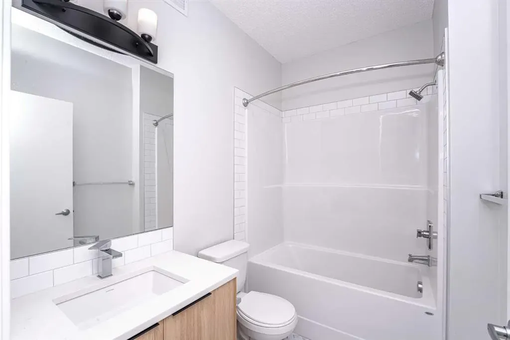 40 Carrington Plaza NW, #215