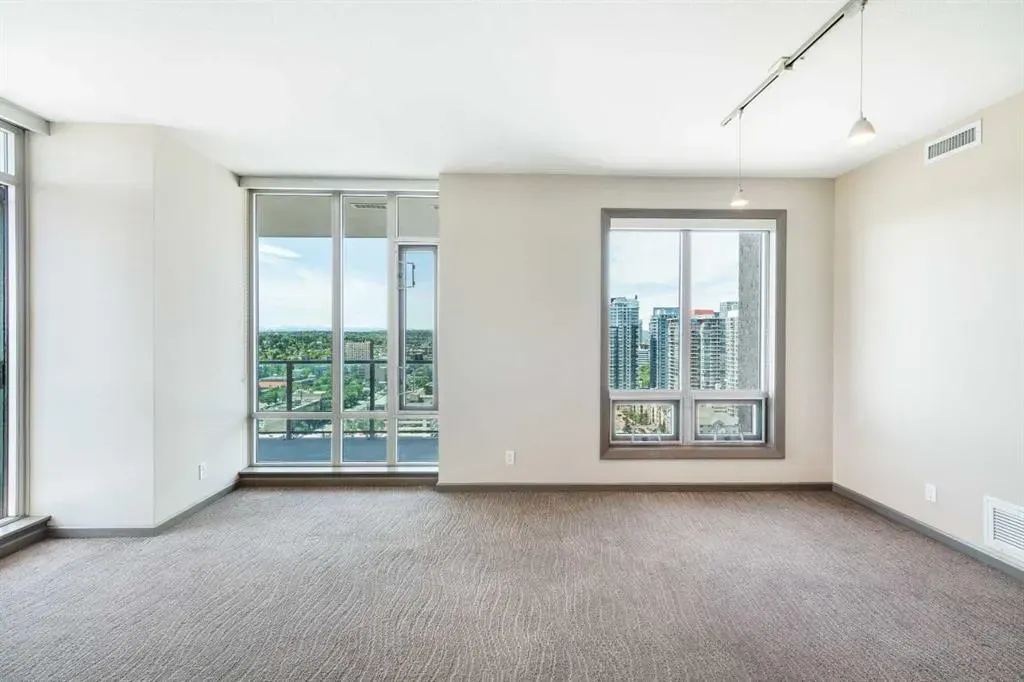 210 15 Avenue SE, #2010