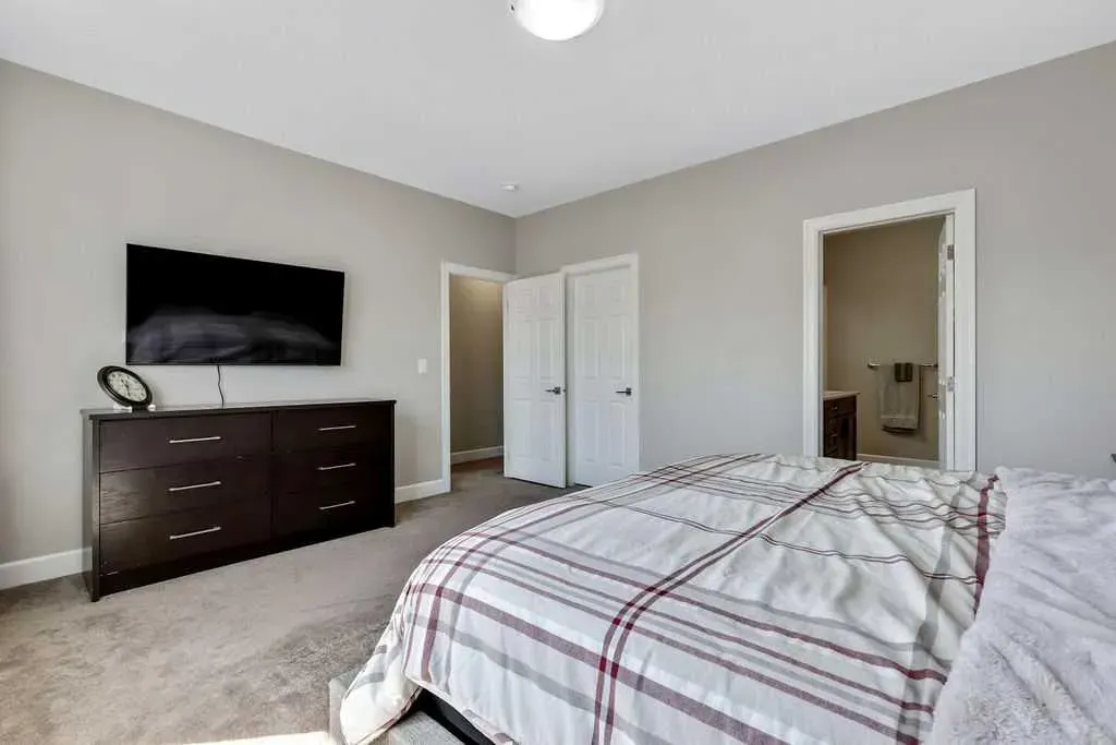 165 Carrington Close NW